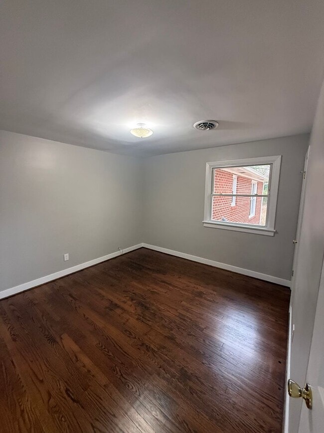 Building Photo - Beautifully Renovated 3 bedroom 2 full bath on large fenced in lot