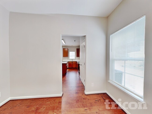 Foto del edificio - 5350 Esher Drive