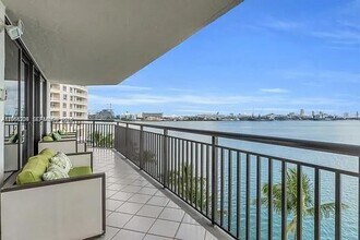 Building Photo - 540 Brickell Key Dr