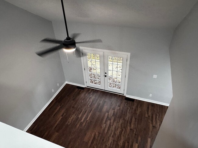 Building Photo - Modern 3BR / 2.5BA Home with Granite Kitchen, Loft and Storage