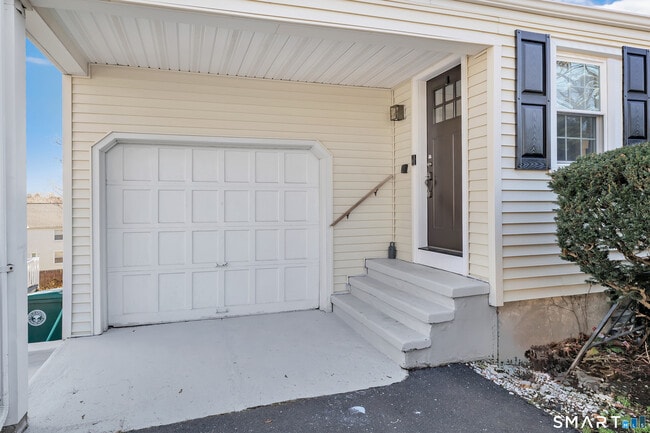 Building Photo - 124 Stiles St