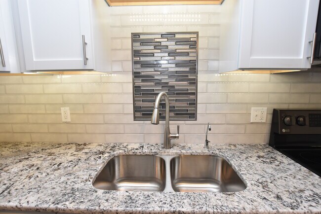 Building Photo - 3891 Lawley Ave