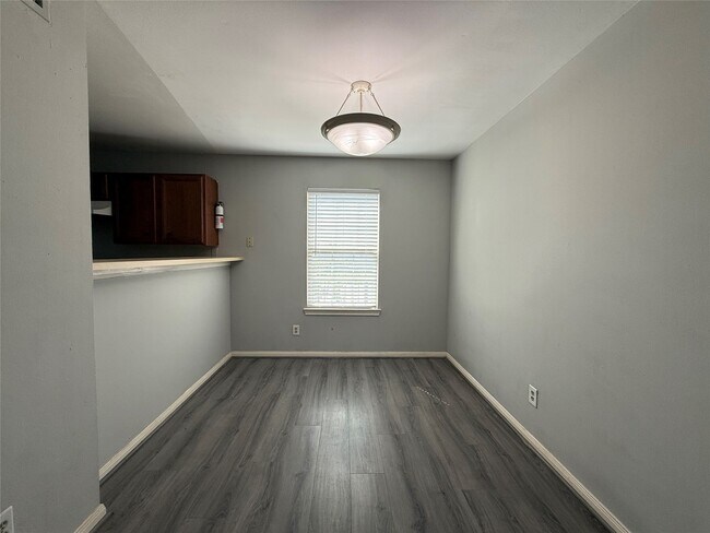 Foto del edificio - 304 Dell Ct