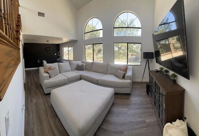 Building Photo - Comfort And Elegance In This 4 Bed/3 Bath ...