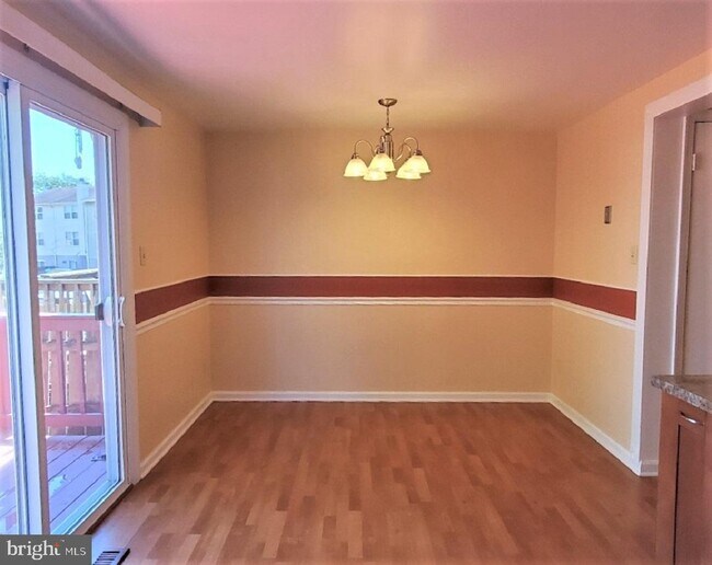 Building Photo - 2 Guinevere Ct