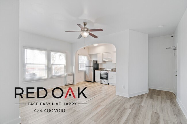 Foto del edificio - ~1 Month FREE~ Spacious Studio with Tons o...