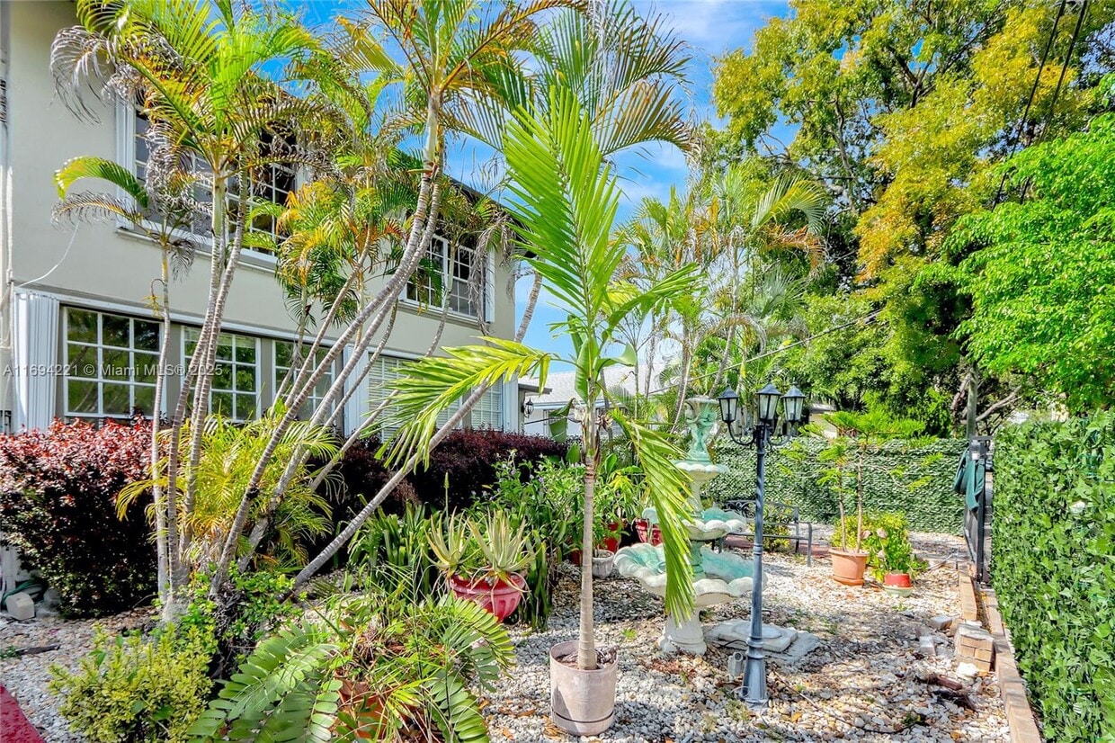 Foto principal - 228 SW 6th Ave