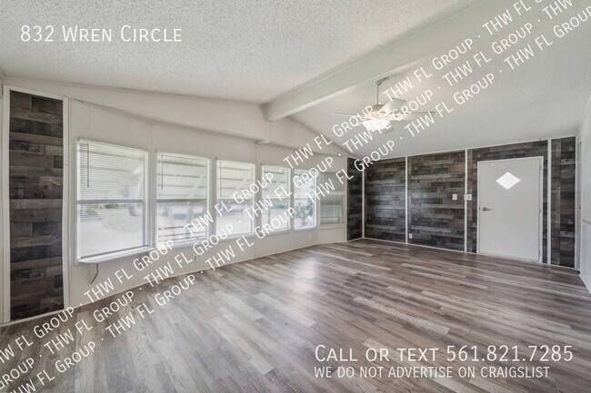 Foto del edificio - 832 Wren Cir