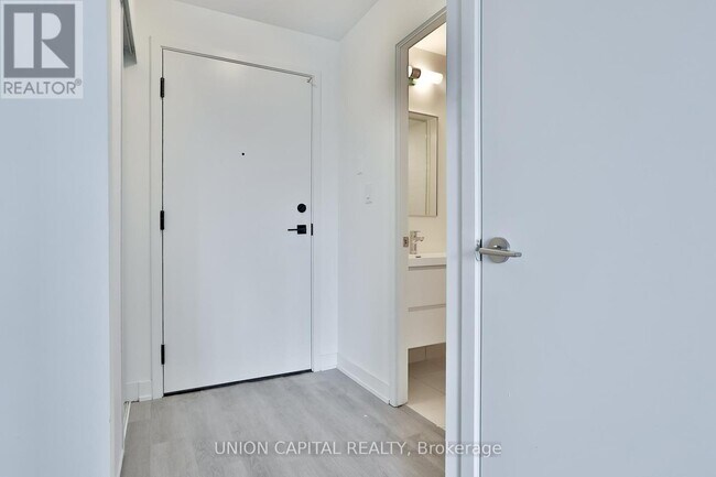 Photo du bâtiment - 8119-A8119 Birchmount Rd