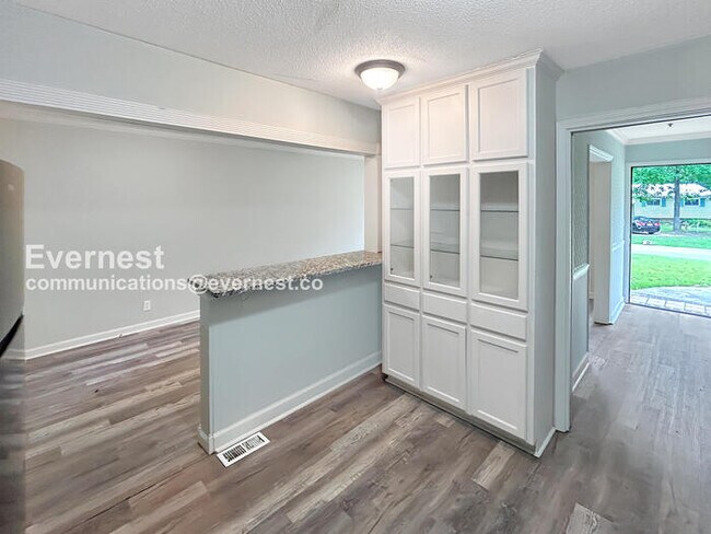 Foto del edificio - 2913 Debra Dr