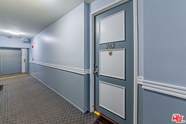 Building Photo - 860 S Lucerne Blvd