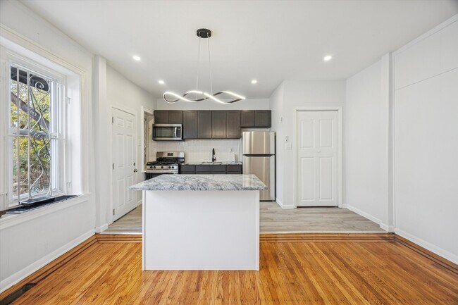 Building Photo - 114 S 54th St