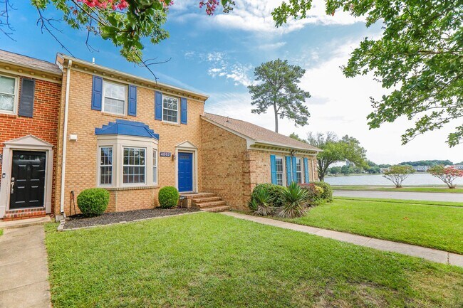 Building Photo - Beautifully maintained townhouse in Virgin...