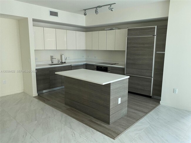Building Photo - 1100 S Miami Ave