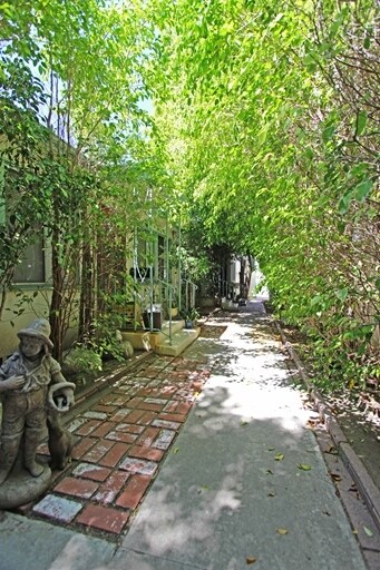 Foto del edificio - 14429-14431 1/2 Dickens St