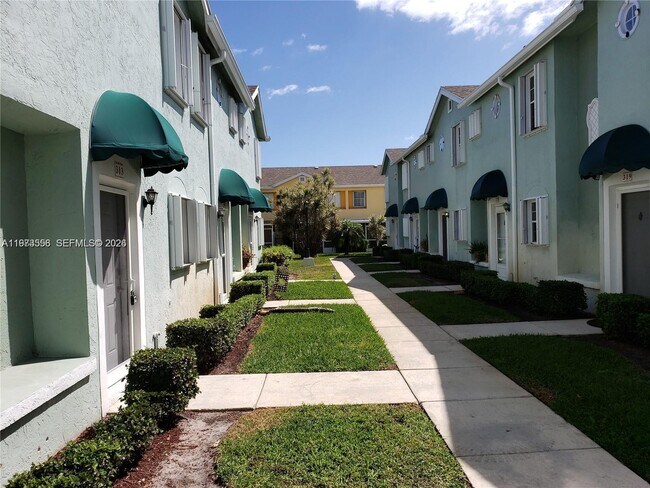 Foto del edificio - 313 Waterside Dr