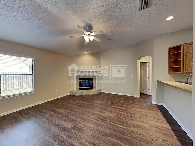 Building Photo - 562 W Lady Lake Road