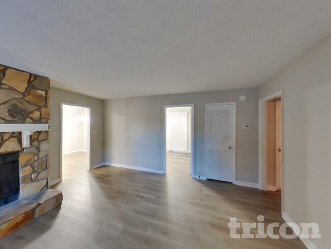 Building Photo - 4737 Cedar Lake Dr SE