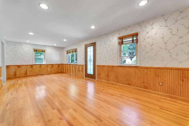 Foto del edificio - 4980 Ainsley Ave