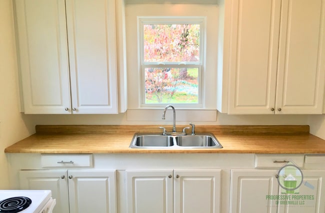 Building Photo - 111 Crane Ave