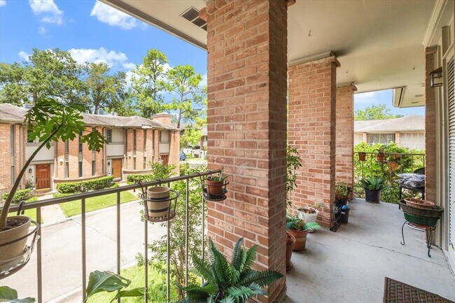 Building Photo - 6445 Bayou Glen Rd