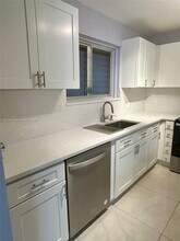 Building Photo - 394 N Laurel Dr