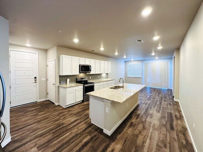 Foto del edificio - TRAILS AT WESTCREEK - 3bd 2ba condo with 1-car garage!
