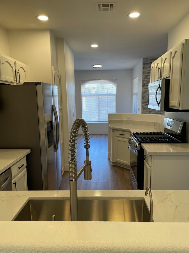 Foto del edificio - 8741 Red Brook Dr