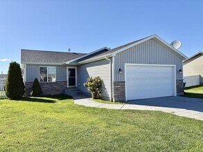 Building Photo - 2175 Roy Dr