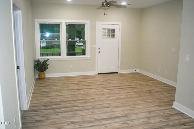 Foto del edificio - 1811 Brown Ave