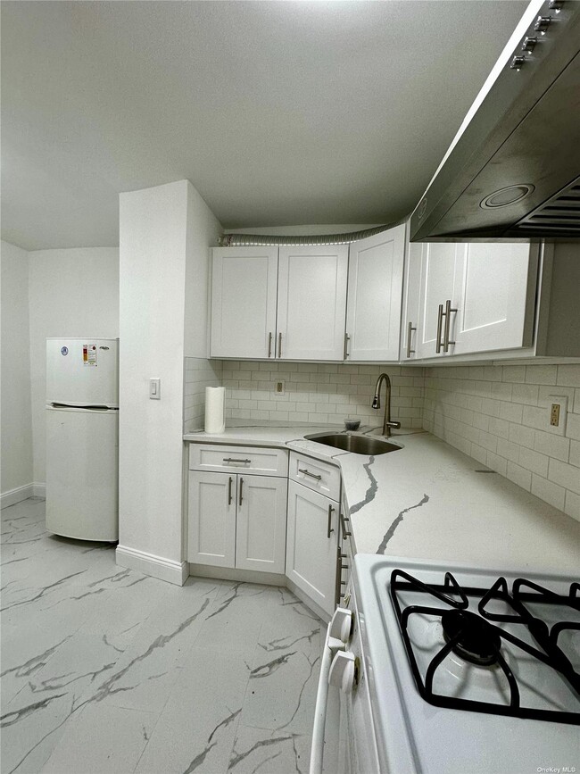 Building Photo - 6604 Grand Central Pkwy