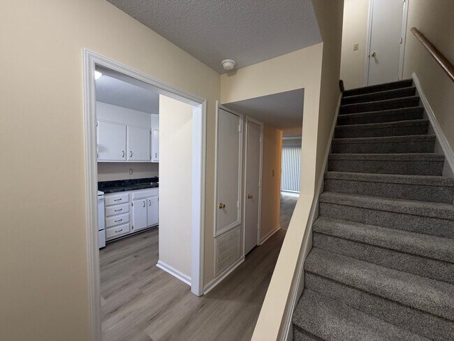Foto del edificio - Exclusively Offered by Muse Realty, LLC