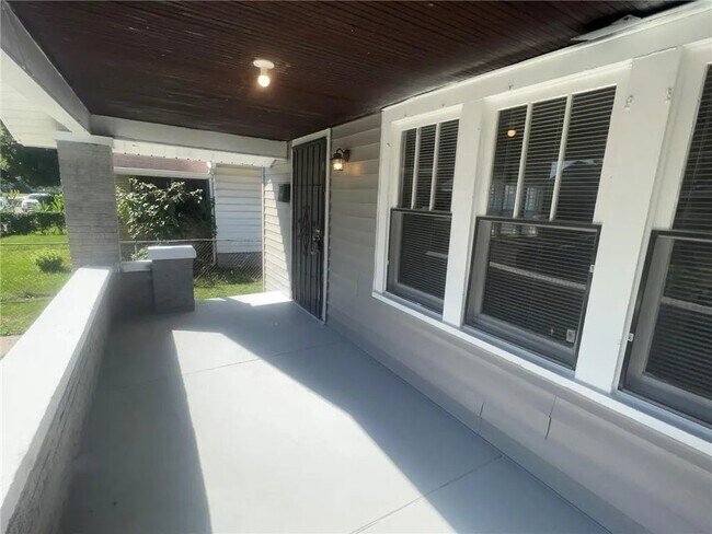 Foto del edificio - 2430 Indianapolis Ave