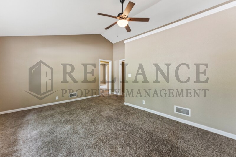 Foto principal - 2118 E 1st St N