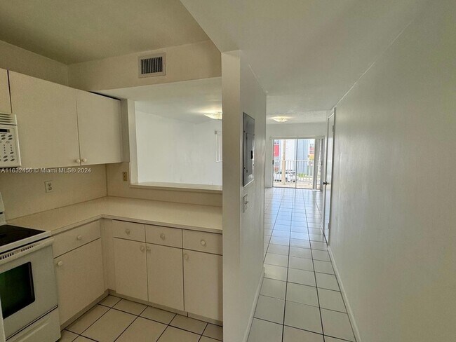 Building Photo - 2620 W 76th St