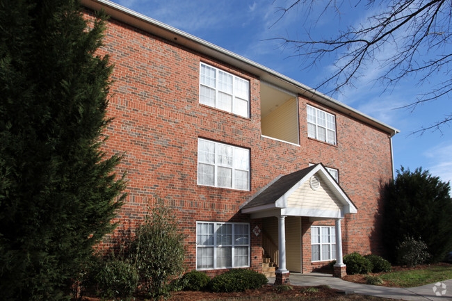 Building Photo - Collegiate Commons