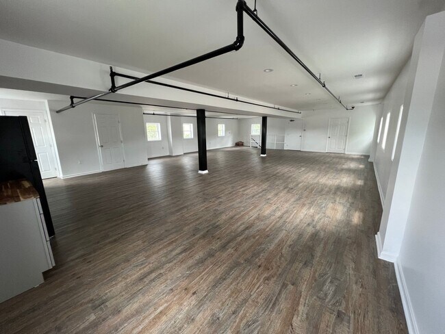 Building Photo - Loft apartment on Seventh