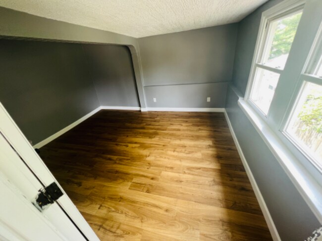 Foto del edificio - 613 E Cherry St