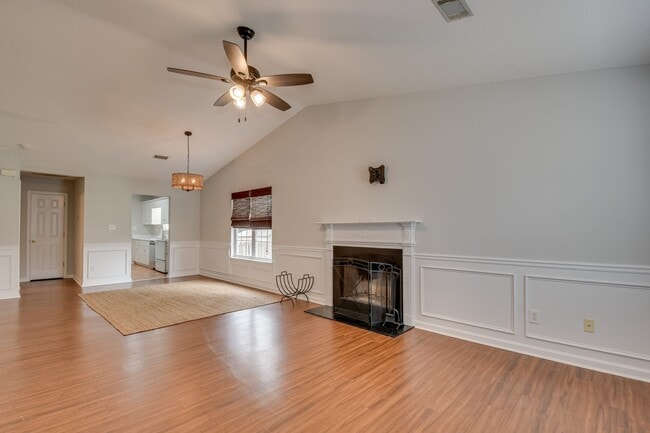 Foto del edificio - 2019 Hopetown Dr