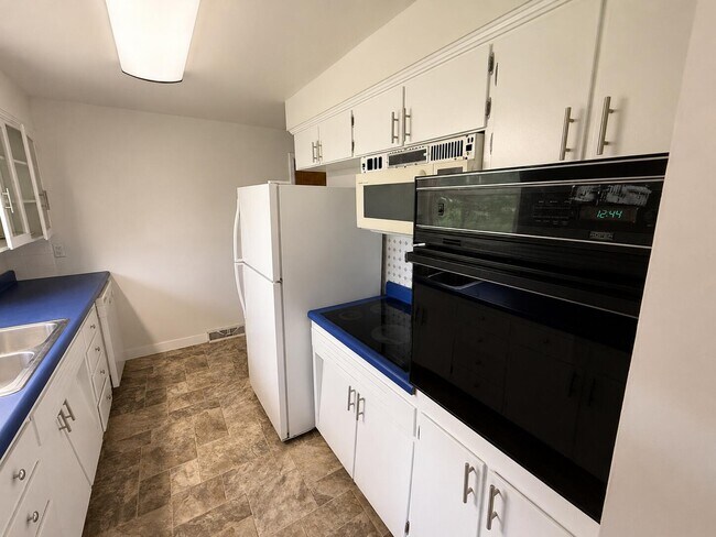 Foto del edificio - 211 Bourn Ave