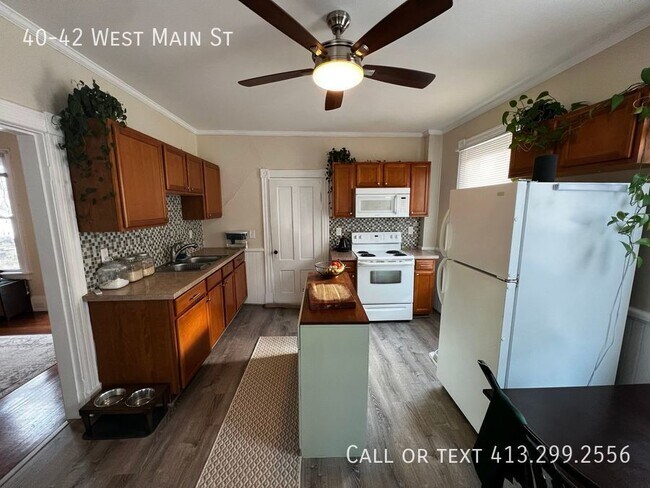 Building Photo - Comfortable Living In This Spacious, Two B...