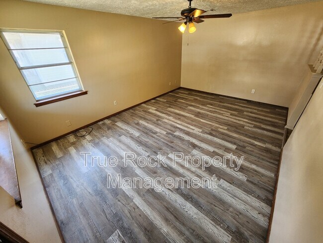 Foto del edificio - 415 W 14th St