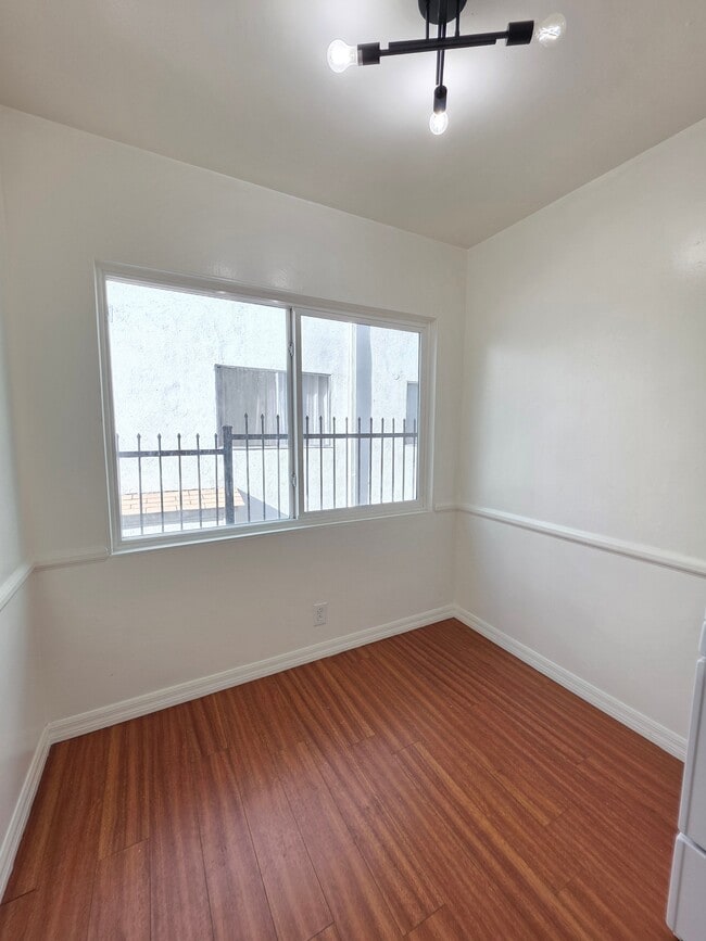 Building Photo - 439 S Catalina St