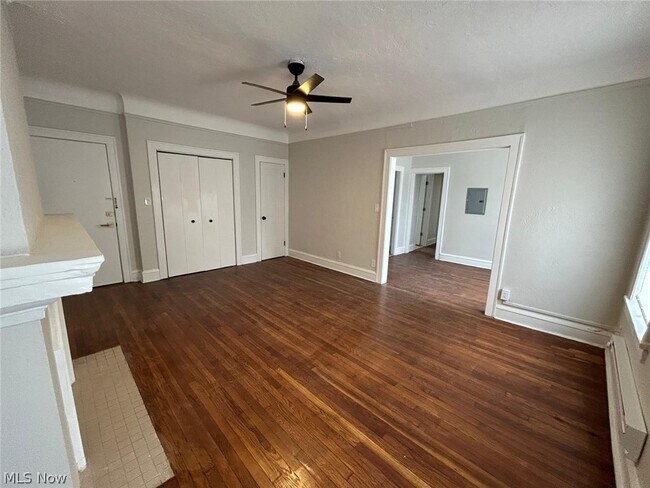 Foto del edificio - 2374 Euclid Heights Blvd