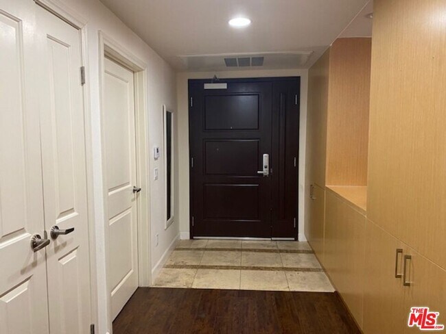 Foto del edificio - 311 S Gramercy Pl
