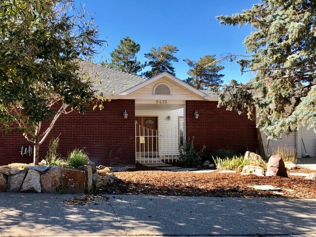 Foto del edificio - 8410 Kings Hill Dr