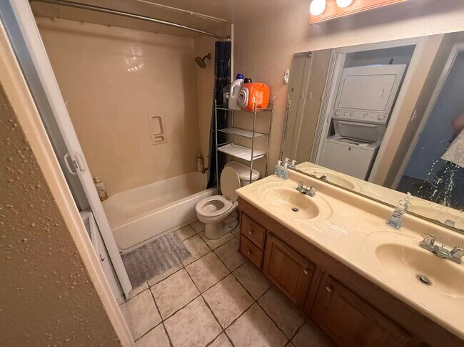 Foto del edificio - 3075 Walnut Bend Ln