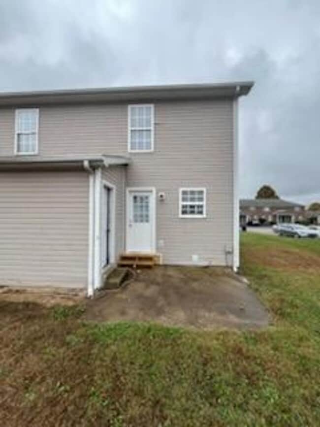 Building Photo - 107 Bob White Way