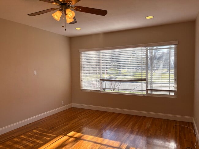 Building Photo - 4733 Levelside Ave