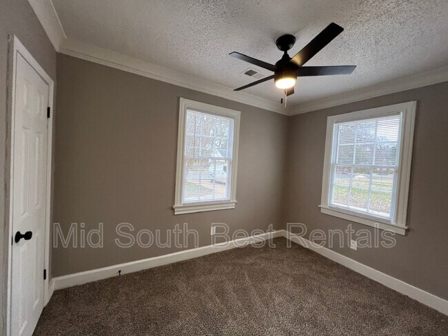 Foto del edificio - 2703 Burns Ave